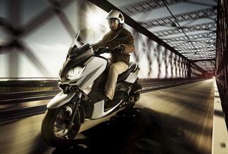 Два скутера серии X-Max от Yamaha 2010 года